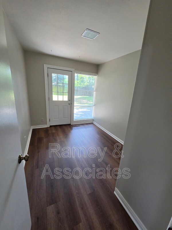 Building Photo - 3135 Rosedale Blvd