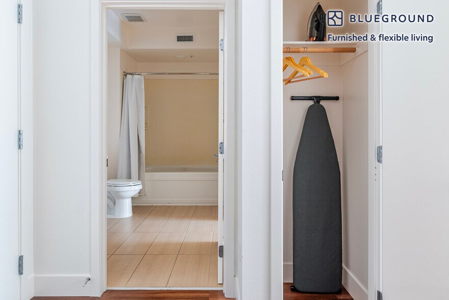 Building Photo - 388 E Evelyn Ave