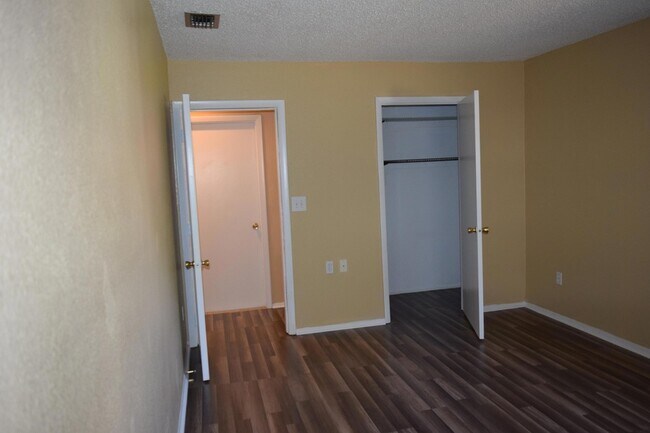 Building Photo - 1450 Creel Rd NE
