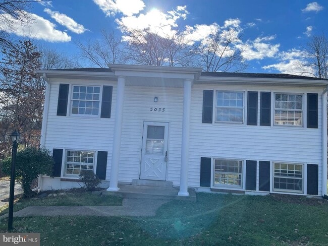 Primary Photo - 5055 Lakeland Ct