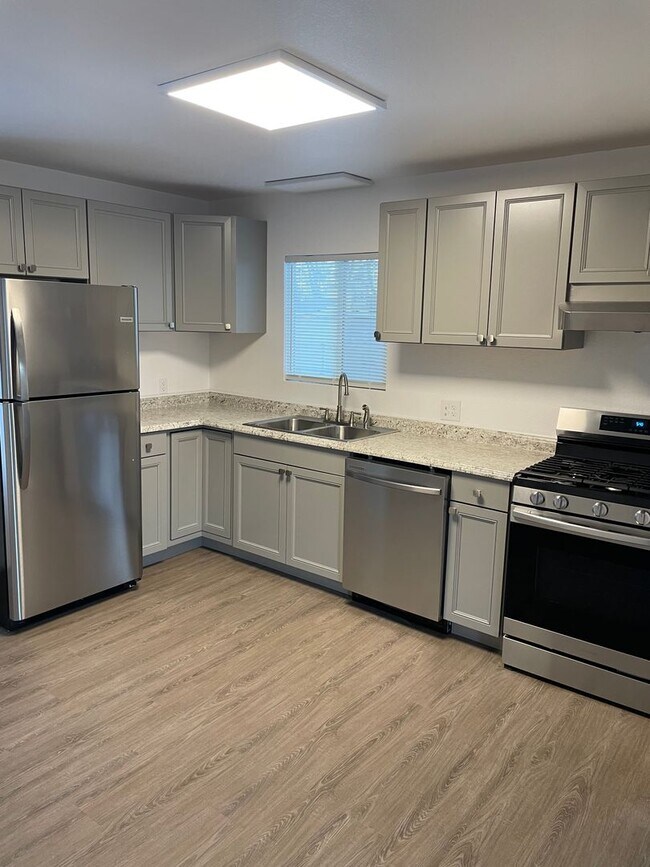 Building Photo - NEWLY REMODELED 3 BEDROOM RANCHER IN STRAT...
