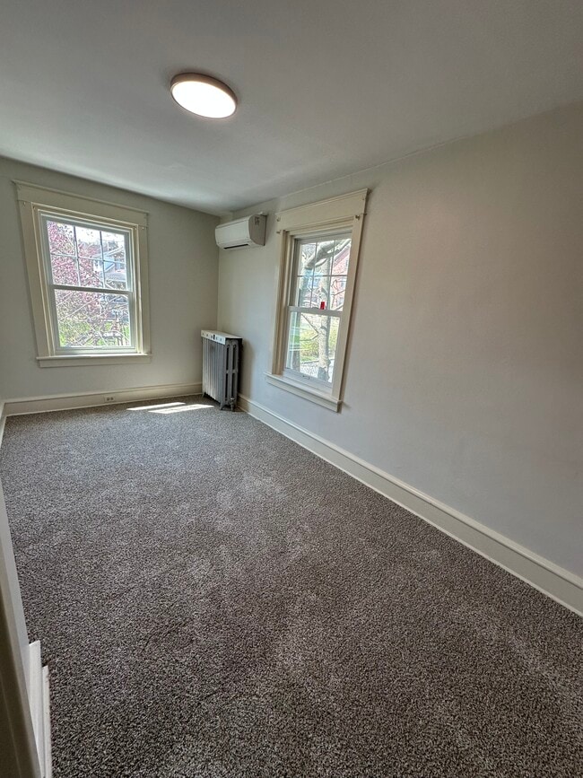 Building Photo - 700 Carsonia Ave