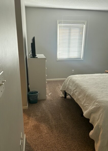 Building Photo - 561 Brookside Ct