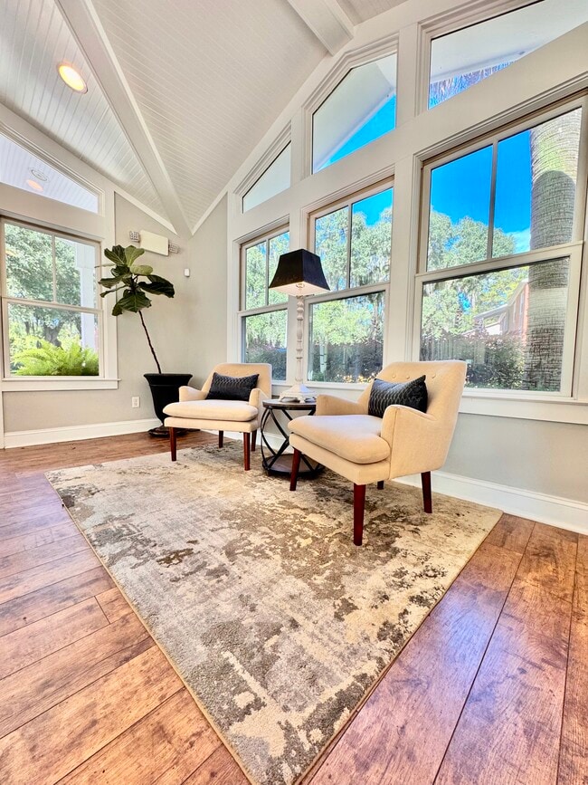 Building Photo - Bay South