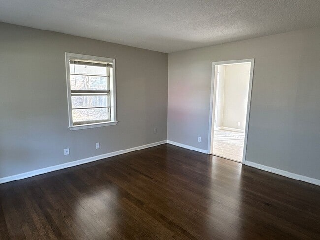 Building Photo - Updated 3 bedroom 1 Bath home - Open To Section 8