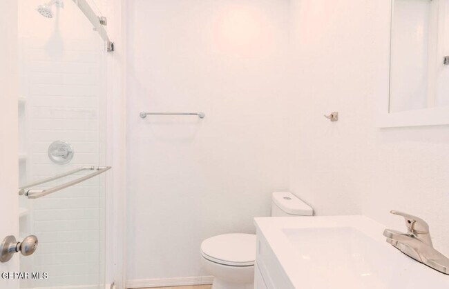 Building Photo - 226 Moon River St