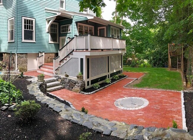 Building Photo - 70 Sumner St