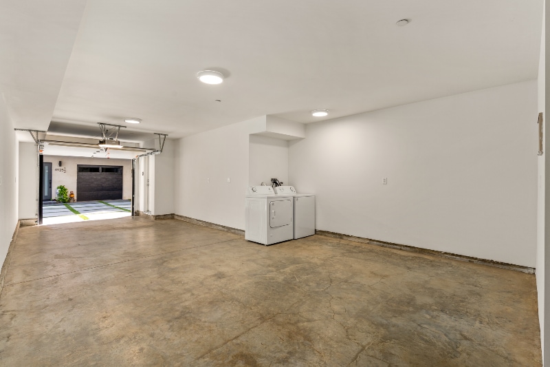 Building Photo - 4927 1/2 Kester Ave