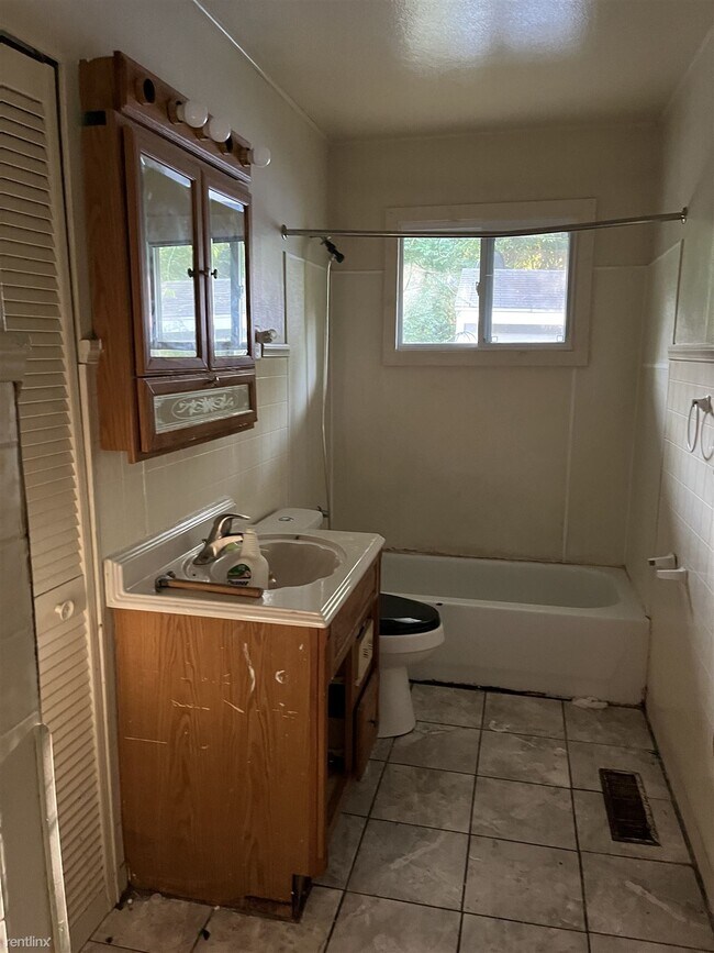 Building Photo - 3 br, 1 bath House - 1591 Azalea Drive