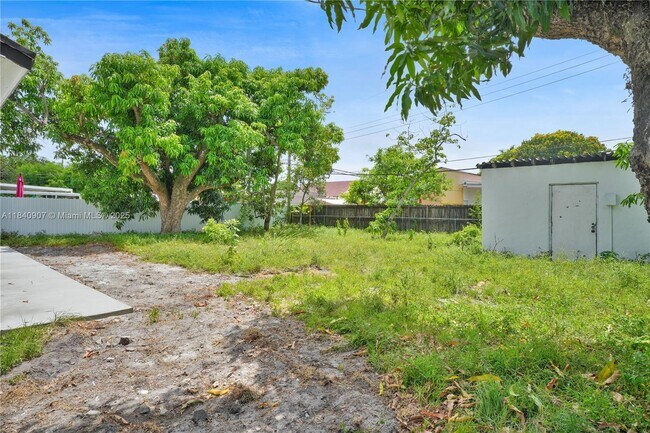 Building Photo - 10424 NW 33rd Ave