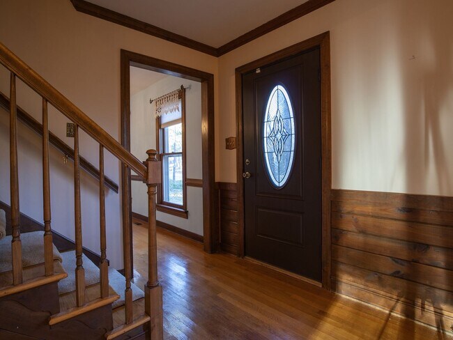 Building Photo - 4266 Roundhill Dr