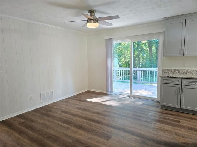 Building Photo - 485 Pineland Rd SW