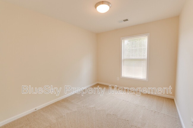 Building Photo - 2170 Saranac Ct