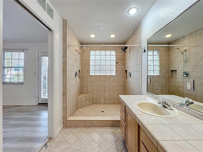 Building Photo - 332 Harris Ave