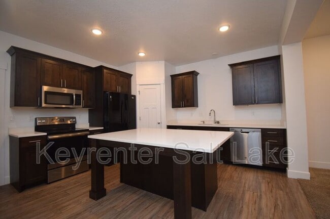 Building Photo - 2726 E Iron Bark Alley