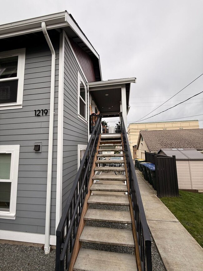 Building Photo - 1217 Billy Frank Jr. St