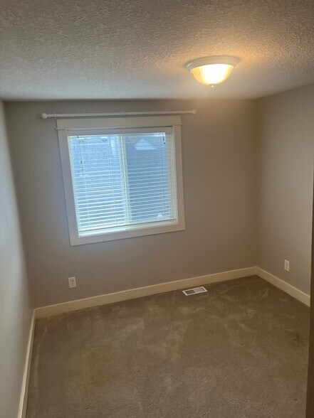 Building Photo - 16062 SW Red Clover Ln.