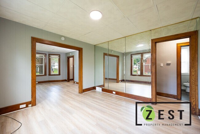 Building Photo - 4055 Beniteau St