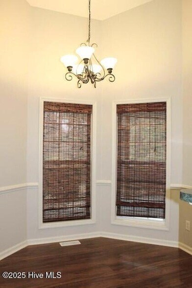 Building Photo - 929 Cardinal Pl