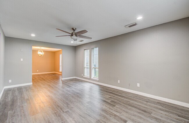 Building Photo - 2554 River Ridge