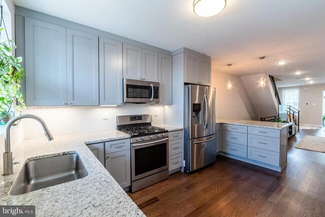 Building Photo - 4841 Larchwood Ave