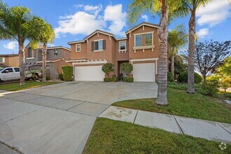Building Photo - Stunning 5 BR 3.5 BA Home w/ 3 Car Garage ...