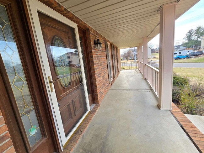 Building Photo - 991 Haggard Dr