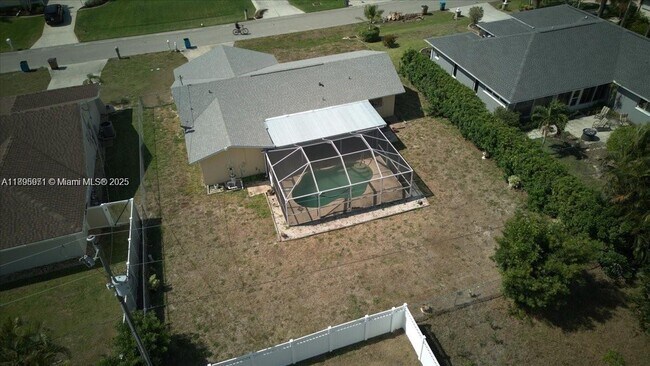 Primary Photo - 915 SE 20th St