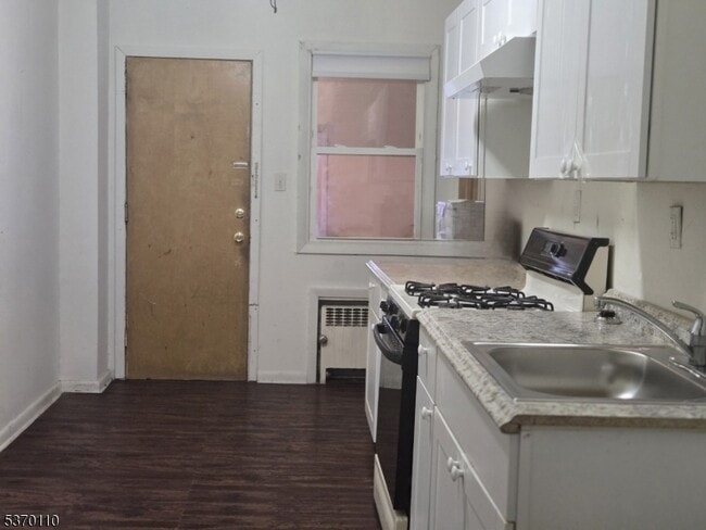 Building Photo - 528 Valley Brook Ave