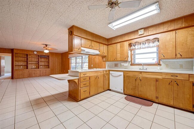 Building Photo - 16711 US-90 ALT