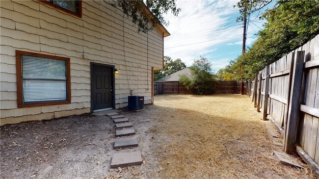Building Photo - 1002 Verde Dr