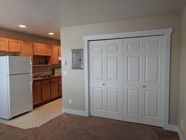 Building Photo - 2 Big River Rd