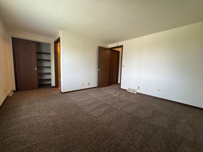 Building Photo - Lem Court Townhomes