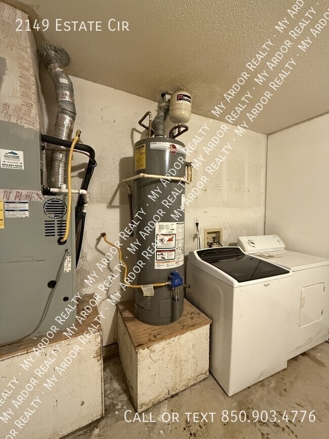 Building Photo - 2149 Estate Cir