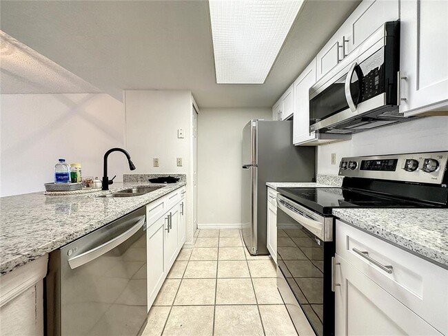 Building Photo - 2717 N Poinciana Blvd