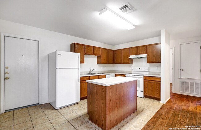 Building Photo - 10603 N Shaenridge