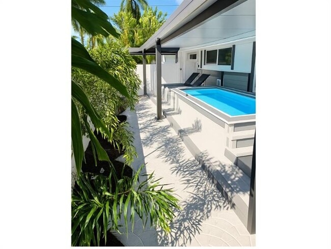 Building Photo - 751 Hollywood Blvd