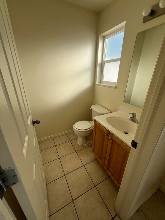 Building Photo - Large Three Bed One and a half bathroom with detached garage!