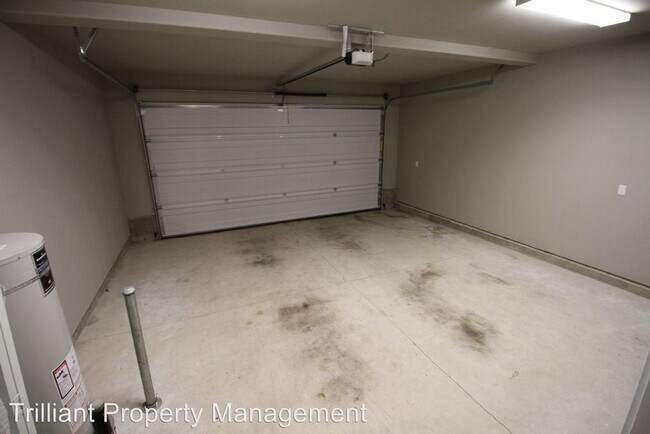 Building Photo - NICE 3 Bedroom 2 & 1/2 Bath 2-Story Duplex...