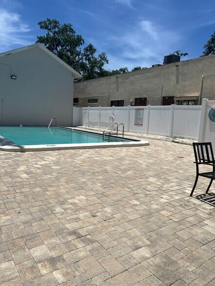 Building Photo - 5653 Townhouse Dr