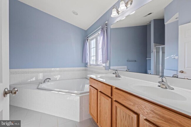 Building Photo - 2460 Five Fathom Cir