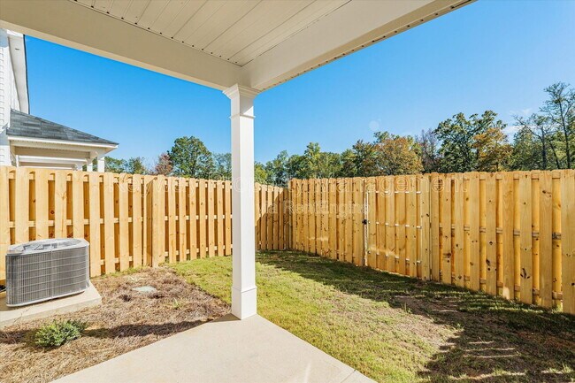 Building Photo - 1043 Linsmore Ave