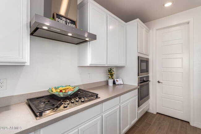 Building Photo - 5747 S Labelle