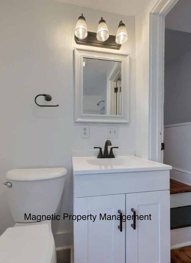 Building Photo - Stunning Historic 4bed Brick Row