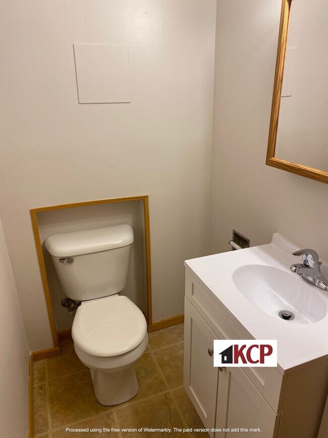 Building Photo - 2/3 Bedroom Townhouse in Gurnee School Dist