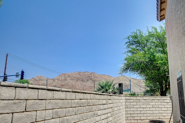 Building Photo - Beautiful 3 Bedroom Home!