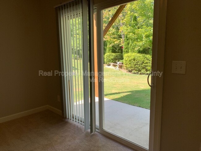 Building Photo - 8025 Goldenrain Way