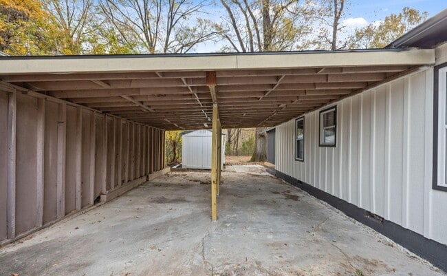 Building Photo - 309 Cody St