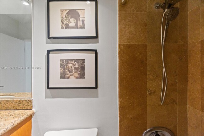 Building Photo - 100 Lincoln Rd