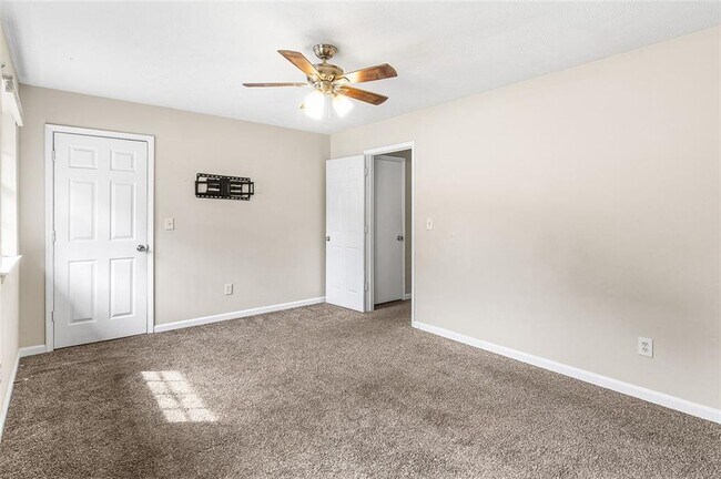 Building Photo - 1185 Oak Villas Ct NW